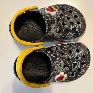 Toddler Mickey Mouse light up Crocs size 6
